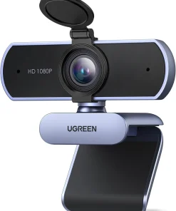 Cận cảnh ống kính thủy tinh webcam Ugreen 15728 với nắp che privacy cover mở, chân kẹp gập gọn phía dưới