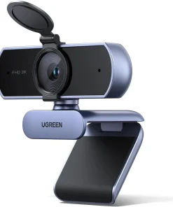 Webcam Ugreen 25442 màu xám xanh nhìn nghiêng với nắp che mở, khớp xoay và chân kẹp liền khối